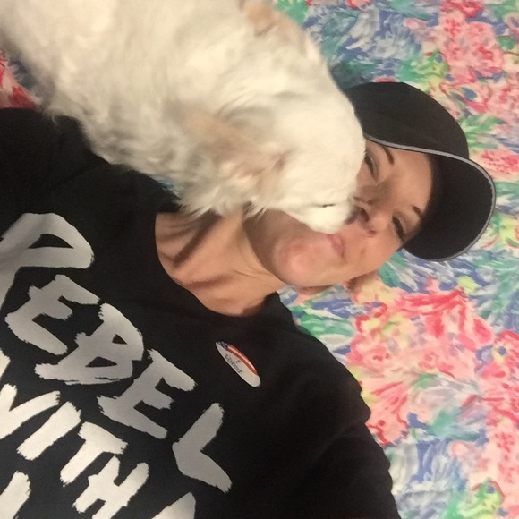 Meet Your Posher 🌴💕Cassi 💕🌴 - Picture 4 of 8